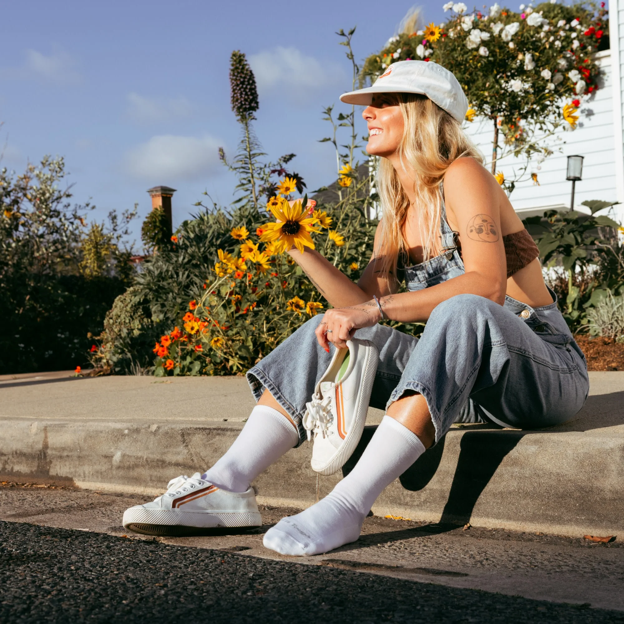 Women's Solid Basic Crew Lightweight Lifestyle Socks - Image 10